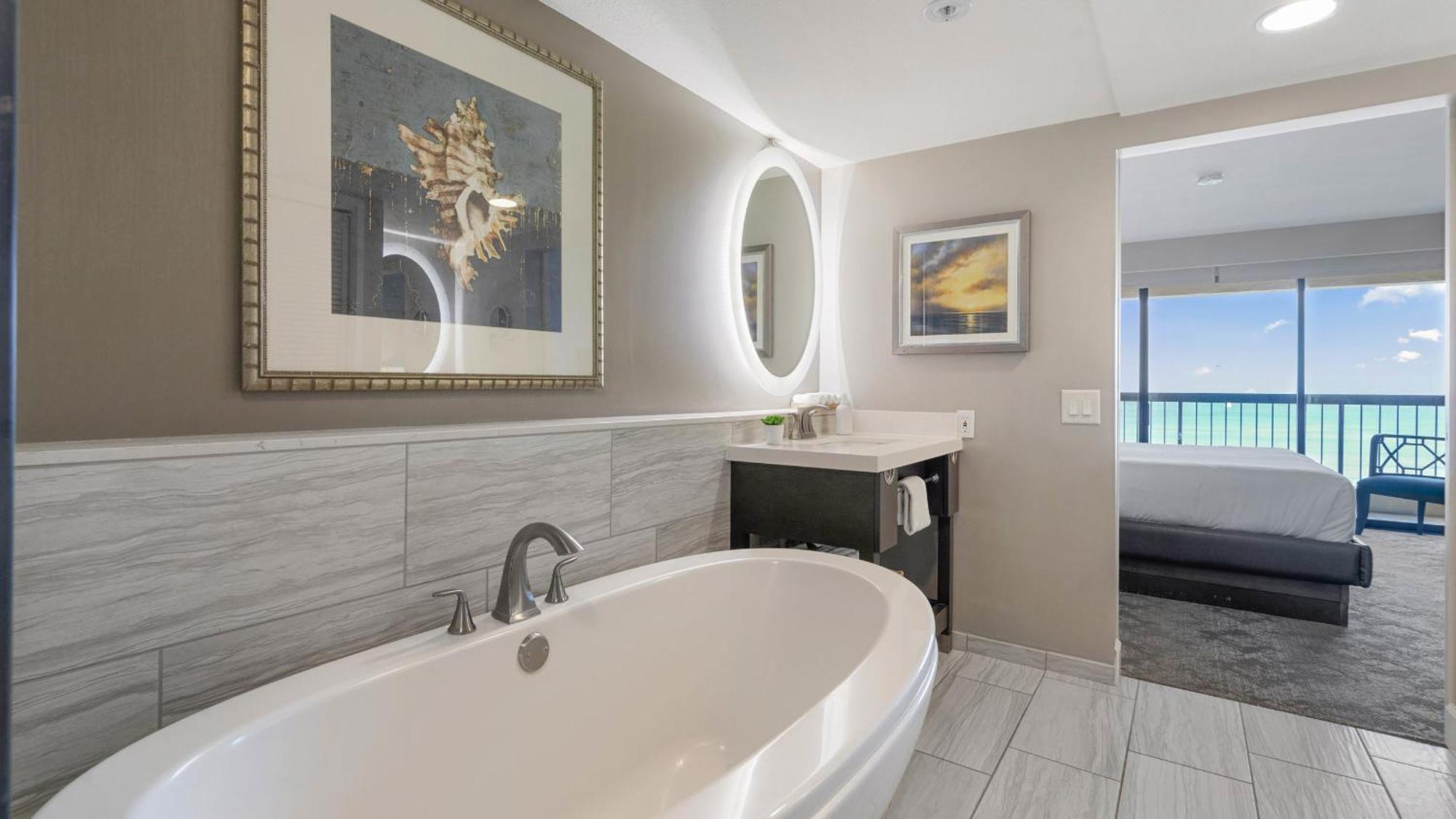 Luxury Oceanfront 2 Bedroom Apartment At Waikiki Beach Tower Honolulu Eksteriør bilde